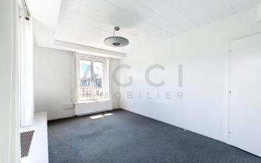 Office - image - 8
