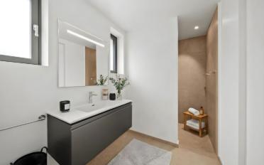 Apartment 4.5 rooms - image - 8