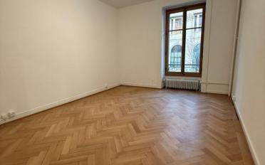 Office - image - 4