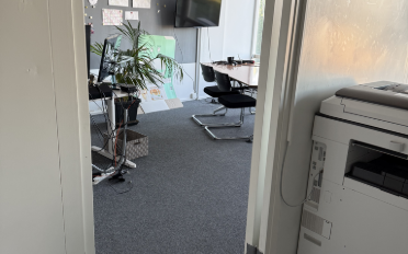 Office - image - 4