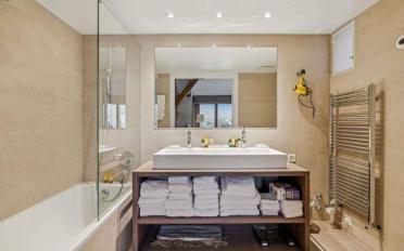 Furnished flat 7 rooms - image - 6