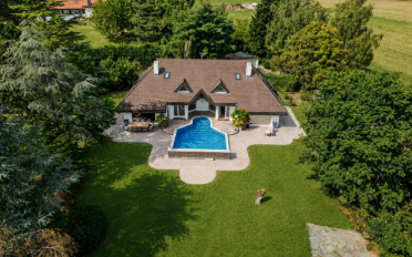 Villa 10.5 pièces - image - 3