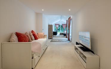 Furnished flat 4 rooms - image - 5