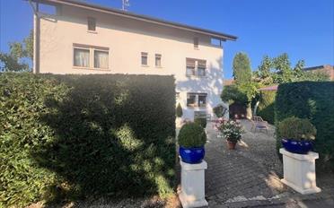Single house 12 rooms - image - 1