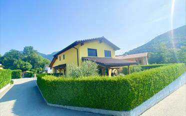 Villa 8.5 pièces - image - 1