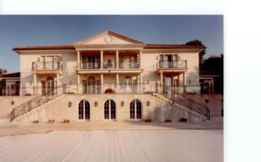 Villa 18 pièces - image - 1