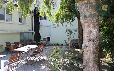 Hotel - image - 3