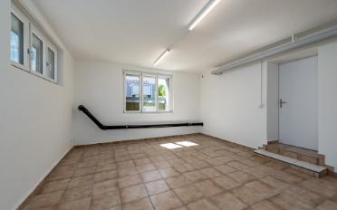 Commercial - image - 3