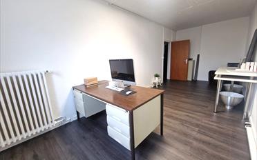Office - image - 4