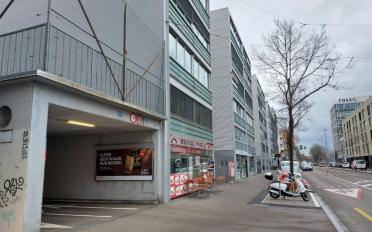 Place à motos couverte - image - 1
