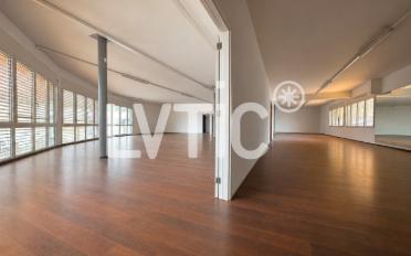 Office - image - 4