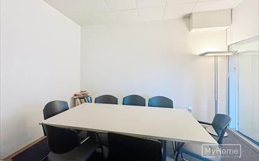 Office - image - 4