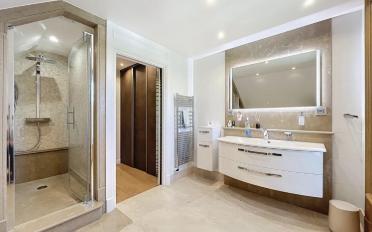 Single house 20 rooms - image - 10