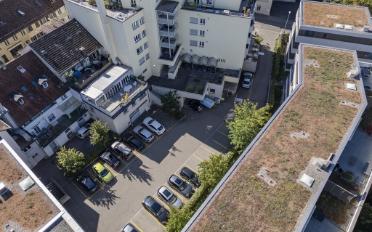 Place à motos couverte - image - 2