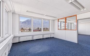 Office - image - 4