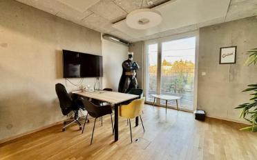 Office - image - 4