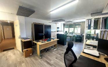 Office - image - 4