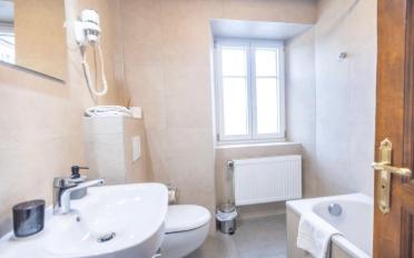 Hotel - image - 8