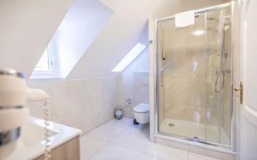 Hotel - image - 9