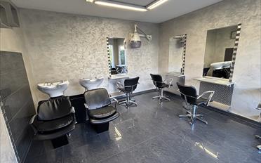 Salon de coiffure 2 pièces - image - 2