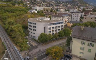 Bureau 4.5 pièces - image - 1