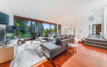 Einfamilienhaus 8.5 Zimmer - image - 1