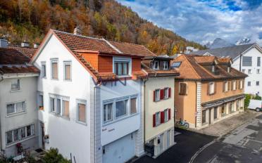 Residential building 10.5 rooms - image - 1