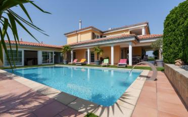 Villa - image - 1