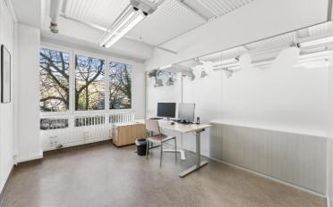 Office - image - 4